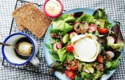 salade-met-haverkorn-brood-geitenkaas-en-dressing-van-appelstroop-2