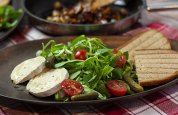 Limburgse salade met appelstroop en roggebrood-4lr-1