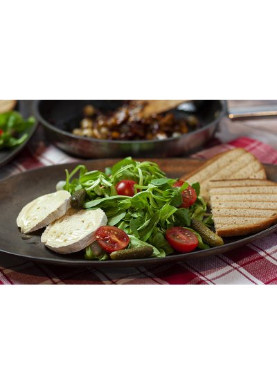 limburgse-salade-met-appelstroop-en-roggebrood-4lr