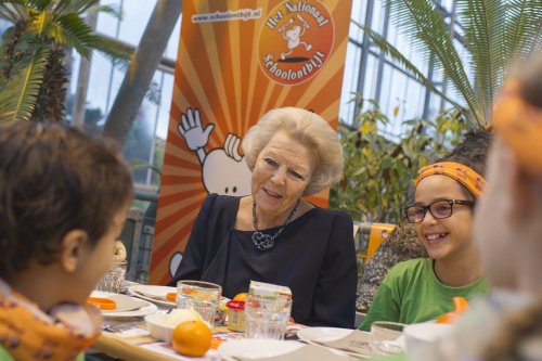 Prinses Beatrix woont de opening bij van de 14de editie van Het Nationaal Schoolontbijt in de Hortus