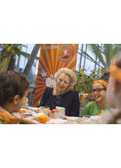 prinses-beatrix-woont-de-opening-bij-van-de-14de-editie-van-het-nationaal-schoolontbijt-in-de-hortus-botanicus-in-leiden-2