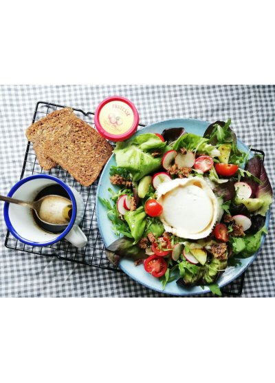 salade-met-haverkorn-brood-geitenkaas-en-dressing-van-appelstroop